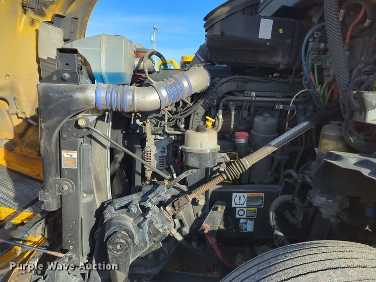 image for item EQ2478 2021 Kenworth T680 semi truck