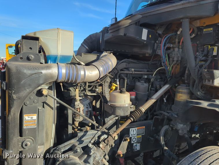 image for item EQ2478 2021 Kenworth T680 semi truck