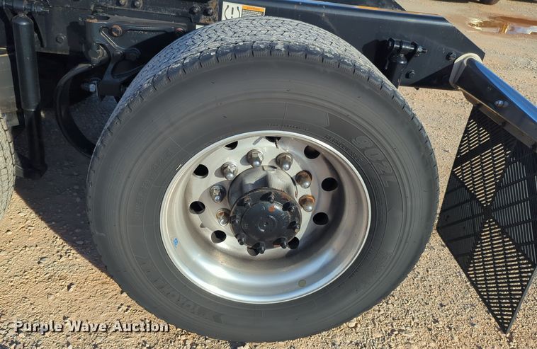 image for item EQ2478 2021 Kenworth T680 semi truck