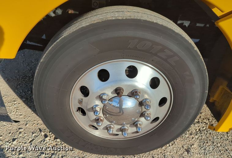 image for item EQ2478 2021 Kenworth T680 semi truck