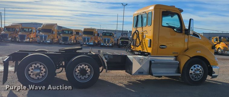 image for item EQ2479 2021 Kenworth T680 semi truck