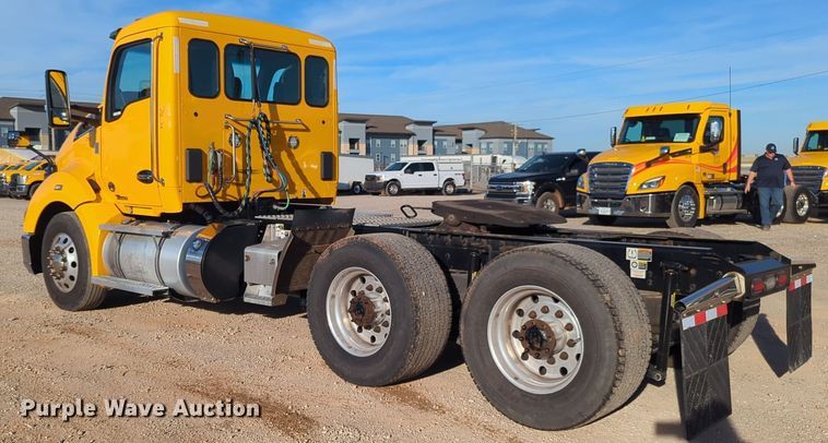 image for item EQ2479 2021 Kenworth T680 semi truck