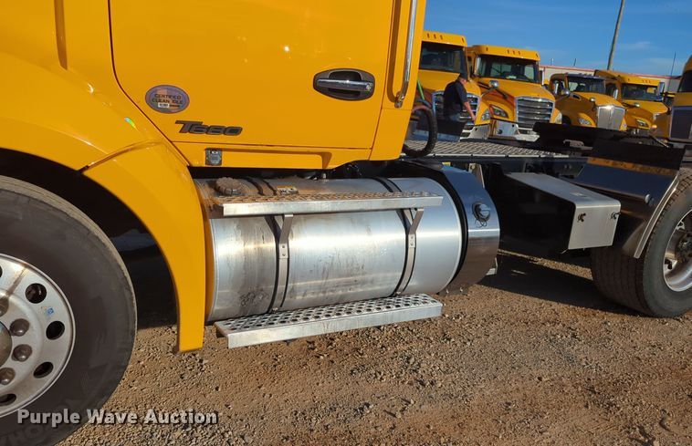 image for item EQ2479 2021 Kenworth T680 semi truck