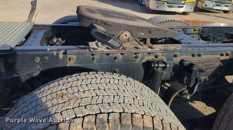 image for item EQ2479 2021 Kenworth T680 semi truck