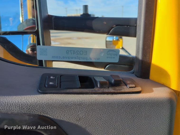 image for item EQ2479 2021 Kenworth T680 semi truck