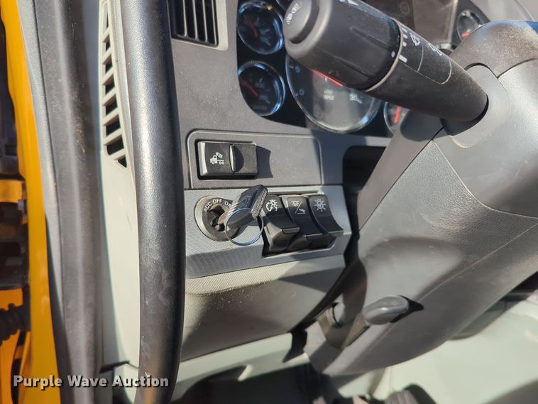 image for item EQ2479 2021 Kenworth T680 semi truck