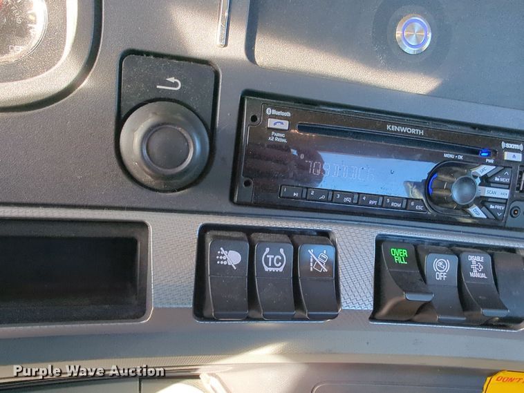 image for item EQ2479 2021 Kenworth T680 semi truck