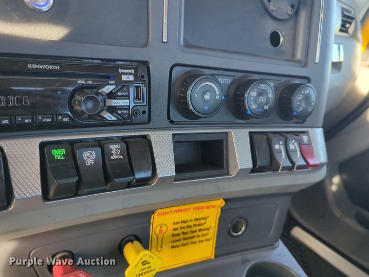 image for item EQ2479 2021 Kenworth T680 semi truck