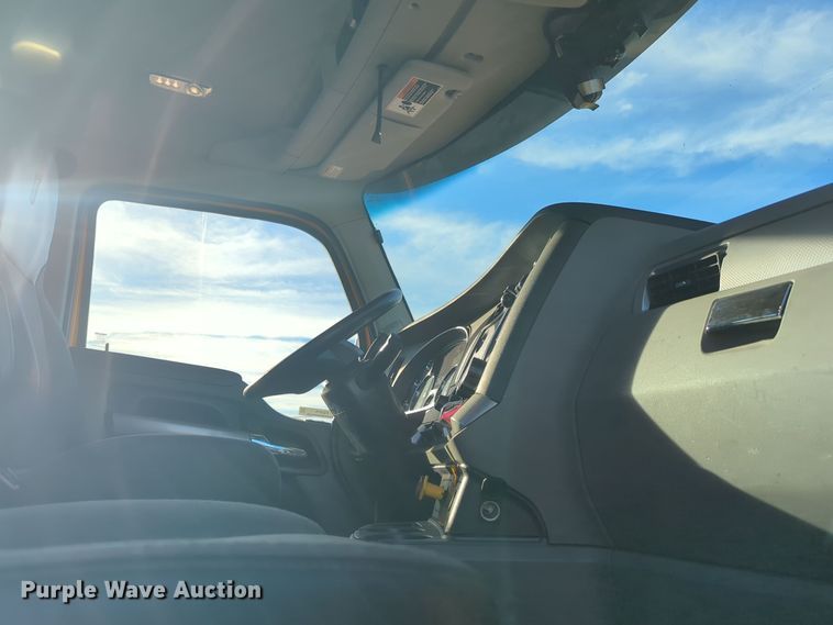 image for item EQ2479 2021 Kenworth T680 semi truck