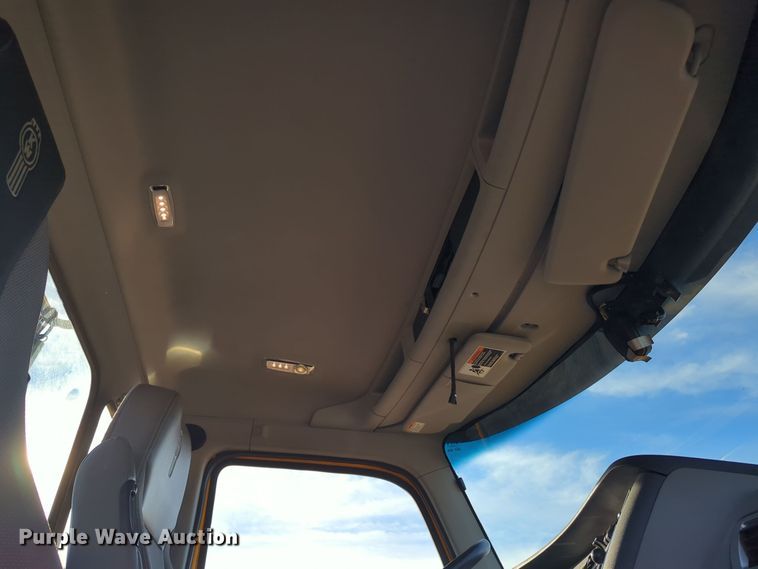 image for item EQ2479 2021 Kenworth T680 semi truck