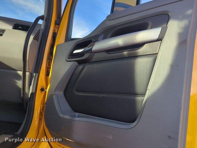 image for item EQ2479 2021 Kenworth T680 semi truck