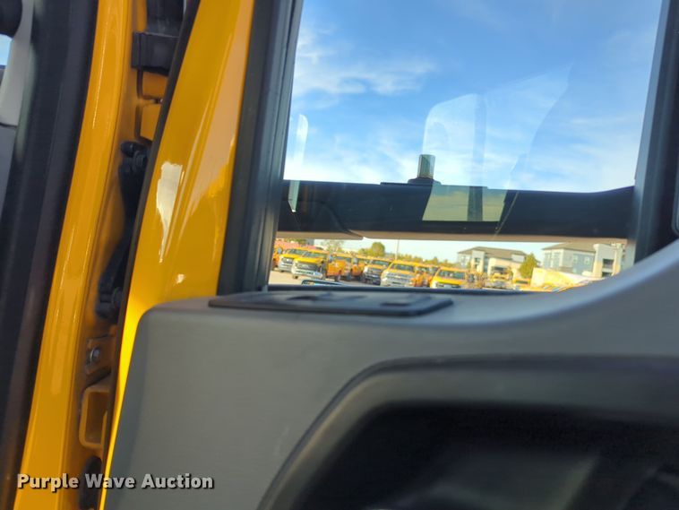 image for item EQ2479 2021 Kenworth T680 semi truck