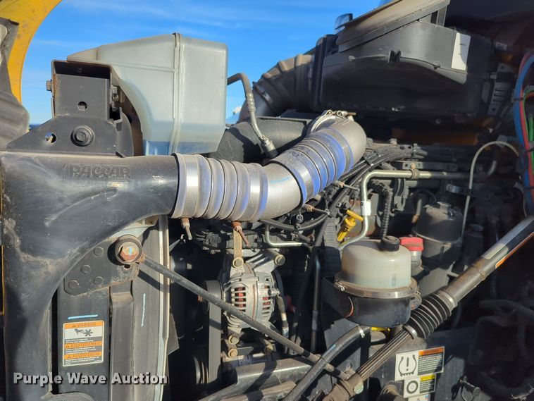 image for item EQ2479 2021 Kenworth T680 semi truck