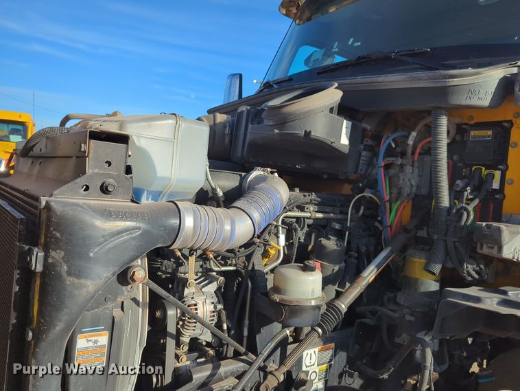 image for item EQ2479 2021 Kenworth T680 semi truck