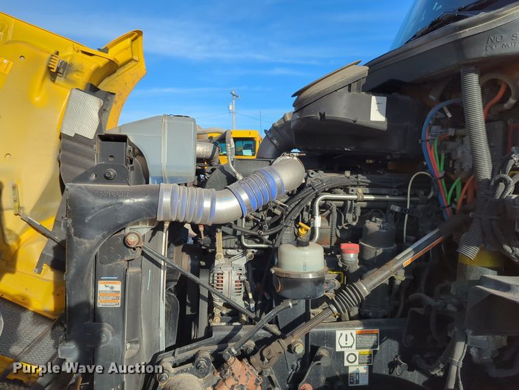 image for item EQ2479 2021 Kenworth T680 semi truck