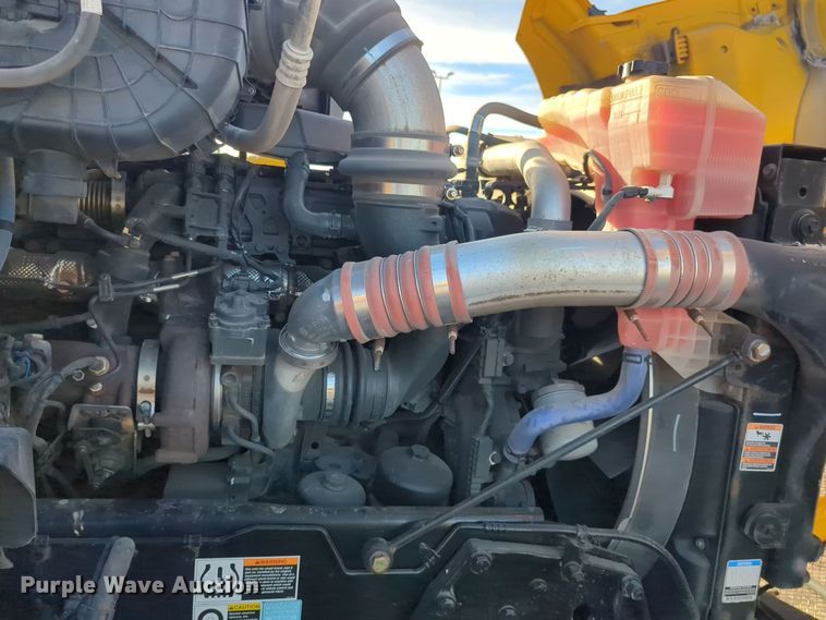 image for item EQ2479 2021 Kenworth T680 semi truck