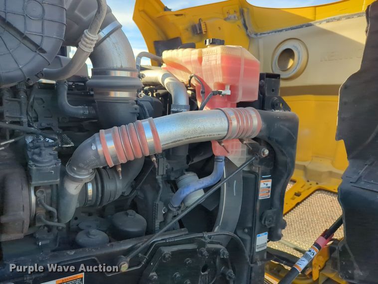 image for item EQ2479 2021 Kenworth T680 semi truck