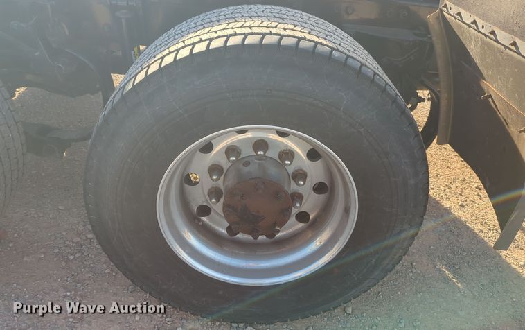 image for item EQ2479 2021 Kenworth T680 semi truck