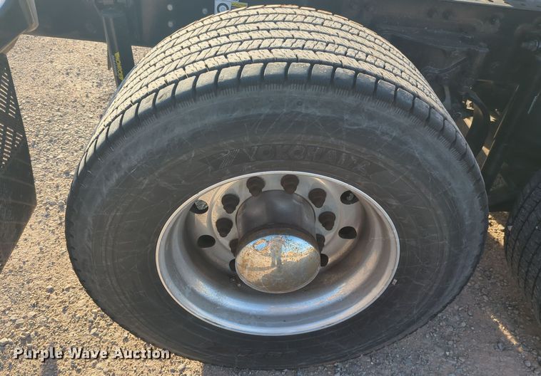 image for item EQ2479 2021 Kenworth T680 semi truck