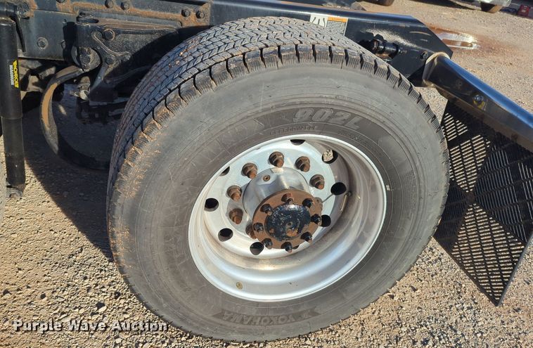 image for item EQ2479 2021 Kenworth T680 semi truck