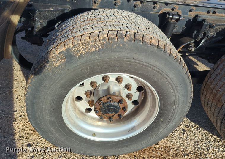 image for item EQ2479 2021 Kenworth T680 semi truck