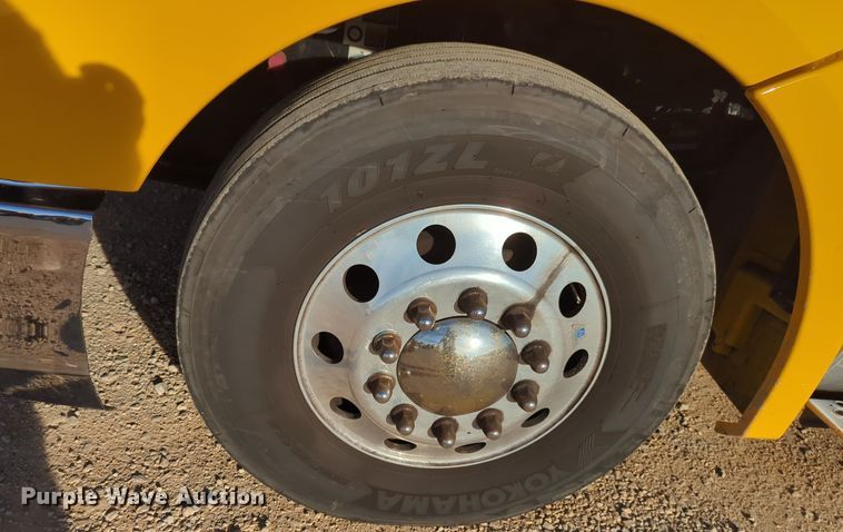 image for item EQ2479 2021 Kenworth T680 semi truck