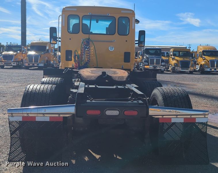 image for item EQ2485 2019 Kenworth T680 semi truck