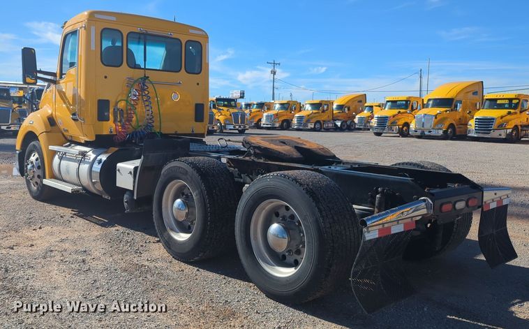 image for item EQ2485 2019 Kenworth T680 semi truck