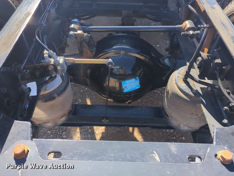 image for item EQ2485 2019 Kenworth T680 semi truck