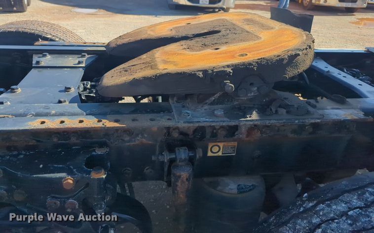 image for item EQ2485 2019 Kenworth T680 semi truck