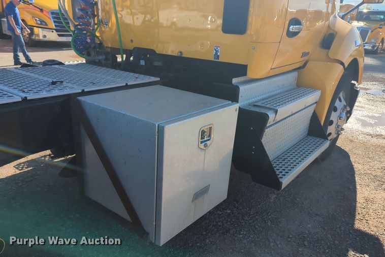 image for item EQ2485 2019 Kenworth T680 semi truck