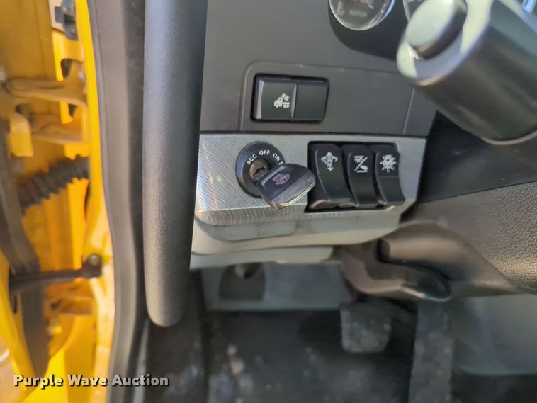 image for item EQ2485 2019 Kenworth T680 semi truck