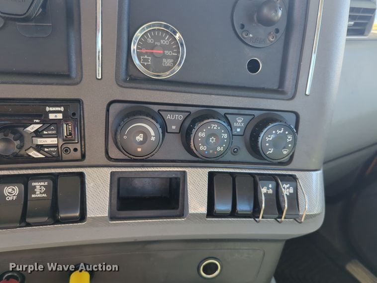 image for item EQ2485 2019 Kenworth T680 semi truck