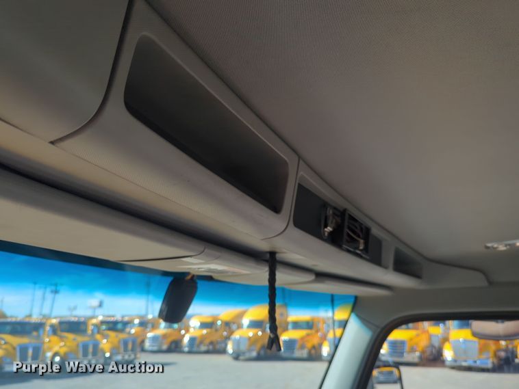 image for item EQ2485 2019 Kenworth T680 semi truck