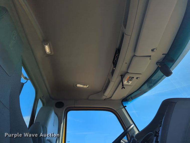 image for item EQ2485 2019 Kenworth T680 semi truck