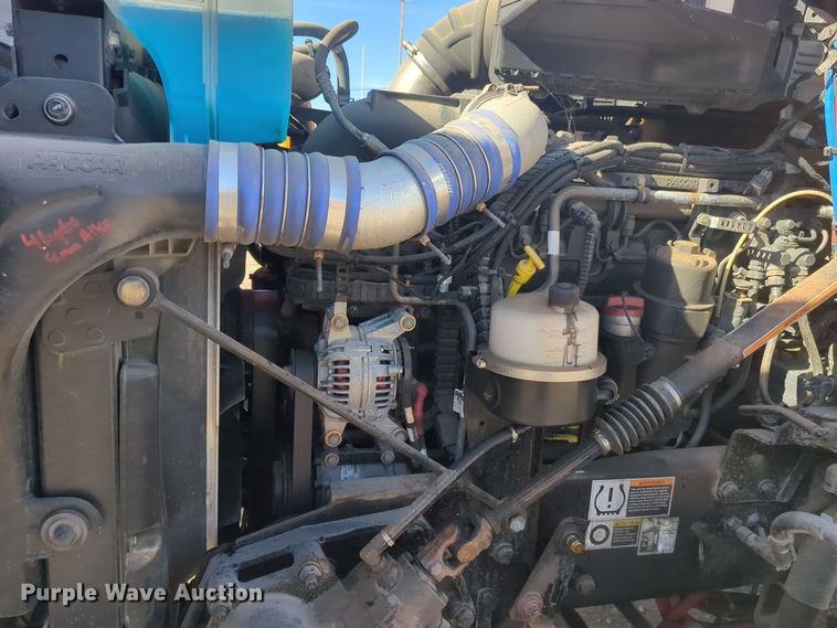 image for item EQ2485 2019 Kenworth T680 semi truck