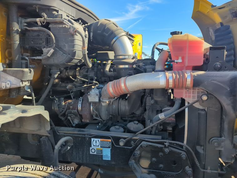 image for item EQ2485 2019 Kenworth T680 semi truck