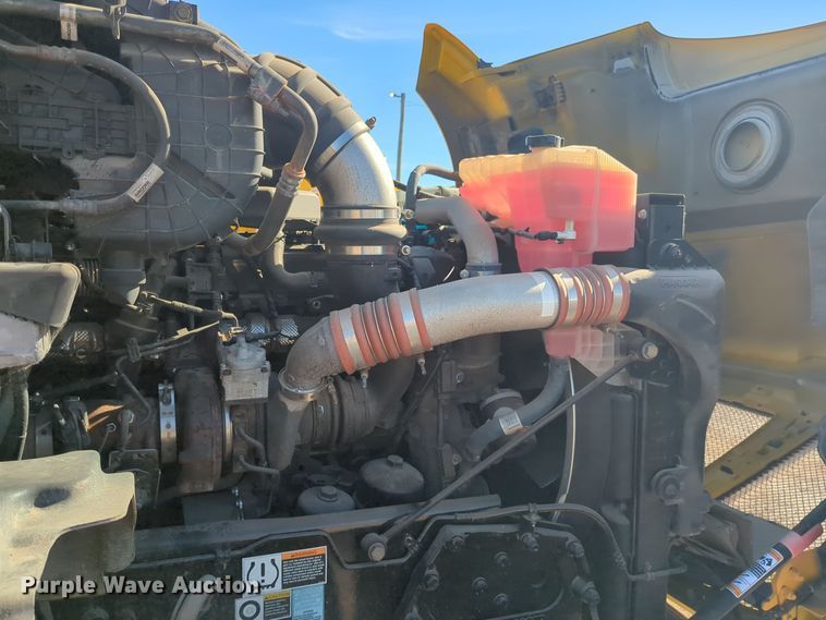 image for item EQ2485 2019 Kenworth T680 semi truck