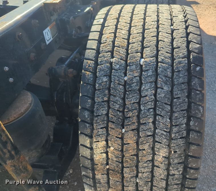 image for item EQ2485 2019 Kenworth T680 semi truck