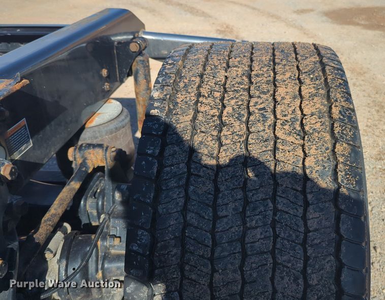 image for item EQ2485 2019 Kenworth T680 semi truck