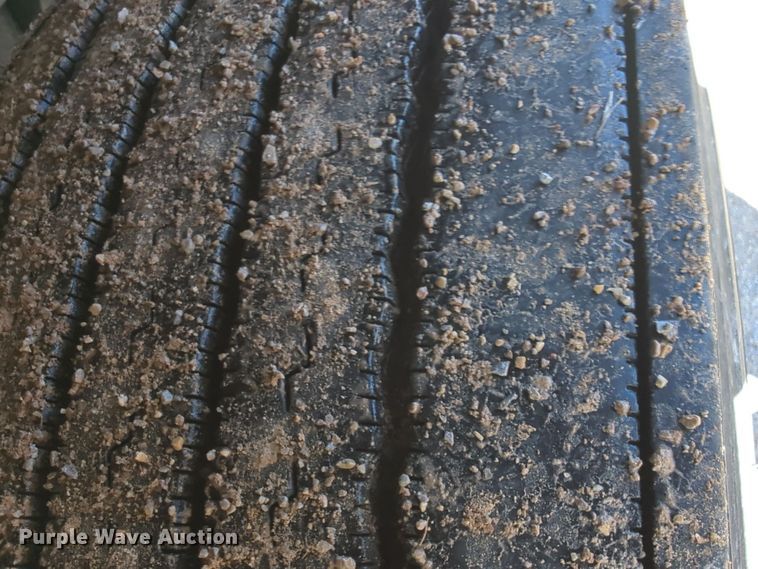 image for item EQ2485 2019 Kenworth T680 semi truck