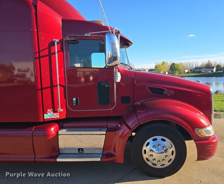 image for item EQ3577 2013 Peterbilt 386 semi truck