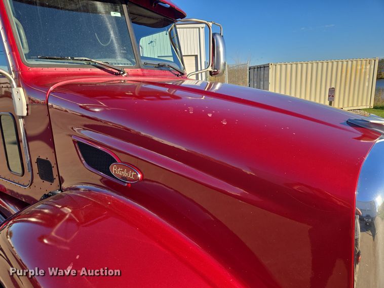 image for item EQ3577 2013 Peterbilt 386 semi truck