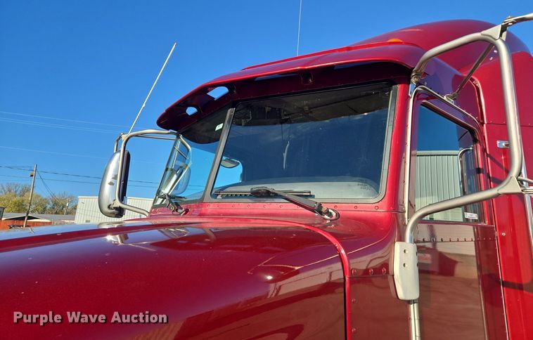 image for item EQ3577 2013 Peterbilt 386 semi truck