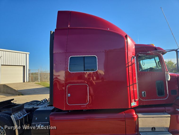 image for item EQ3577 2013 Peterbilt 386 semi truck