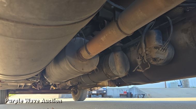 image for item EQ3577 2013 Peterbilt 386 semi truck