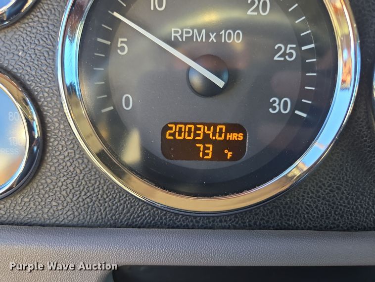 image for item EQ3577 2013 Peterbilt 386 semi truck