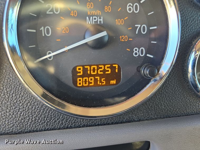 image for item EQ3577 2013 Peterbilt 386 semi truck