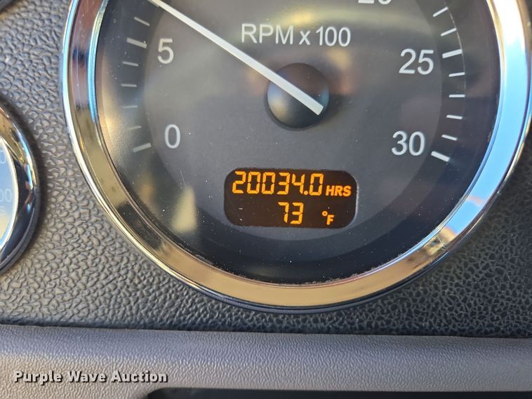 image for item EQ3577 2013 Peterbilt 386 semi truck