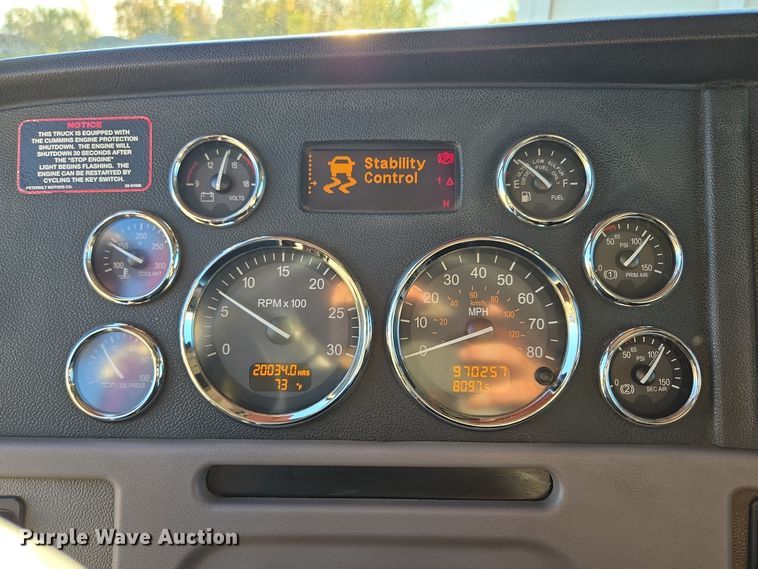 image for item EQ3577 2013 Peterbilt 386 semi truck